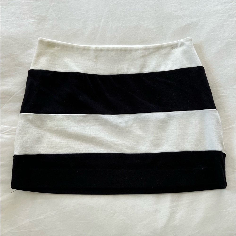 Black and White mini Skirt